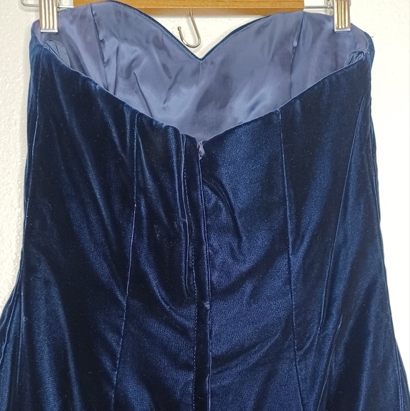 Vintage Dark Academia Deep Blue Velvet Evening Formal Strapless Dress - Picture 6 of 13